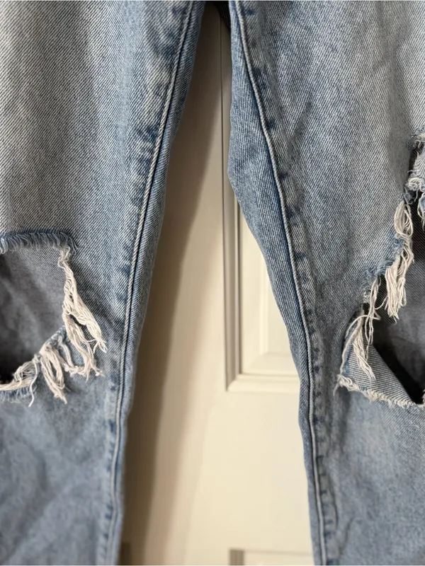 PacSun Light Wash Distressed Boyfriend Jeans Size 29 - Image 4