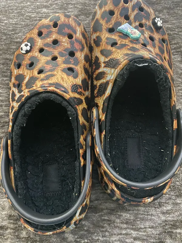 Crocs Cheetah Leopard Classic Clogs Fleece Lined Unisex Comfort Slip On womens size 7 ( men’s 5) - Image 5