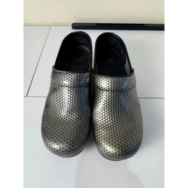 Dansko Professional Clogs Women 37 6.5 7 Metallic Honeycomb Textured Leather - Image 2