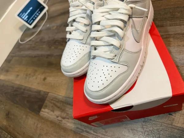 Size 7.5 W Grey fog Nike dunks  - Image 3