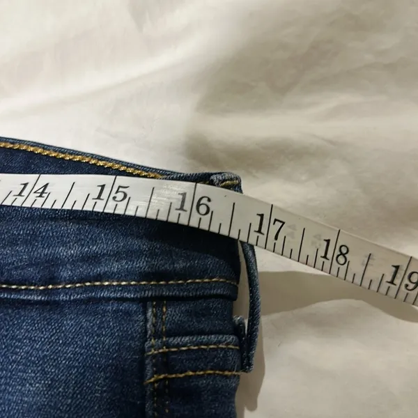 Levi’s Women blue five pocket jeans - Image 9