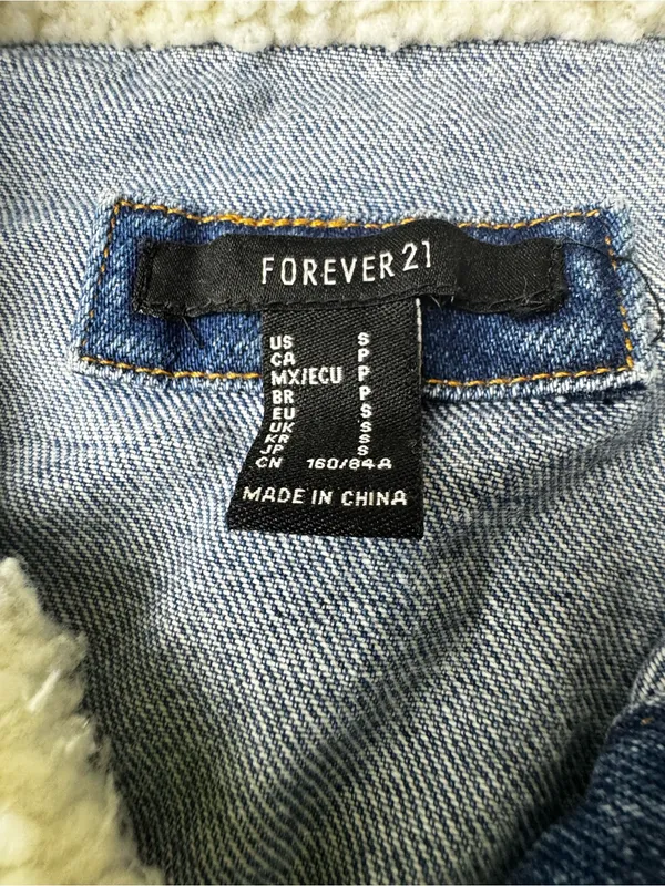 FOREVER 21 Denim Sherpa-Lined Jacket in Blue and Cream Sz S - Image 8