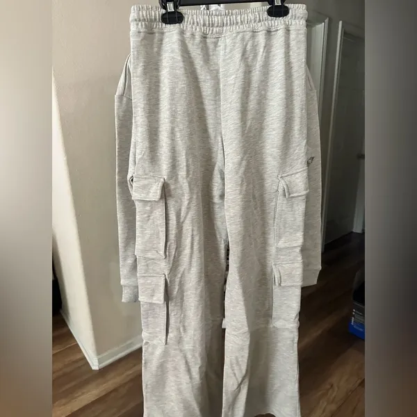 NWT WeWoreWhat Light Gray Zip-Up crop hoodie and Joggers Set XS - Image 8