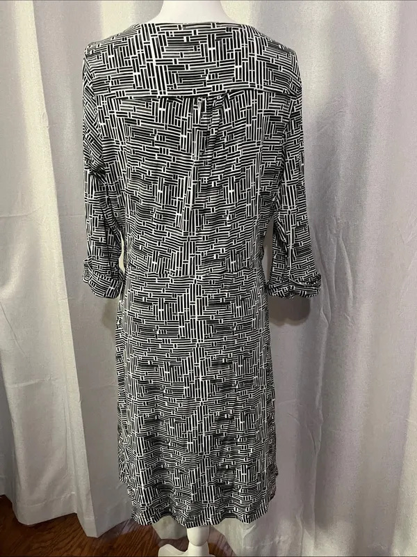 Black & White Geometric Wrap Dress - Women - Image 5