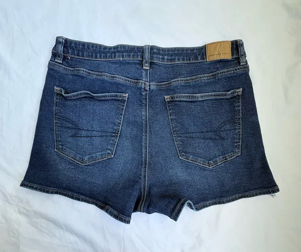 American Eagle Mom Short Size 12 High Rise Blue Stretch Denim Frayed Hem Shorts - Image 4