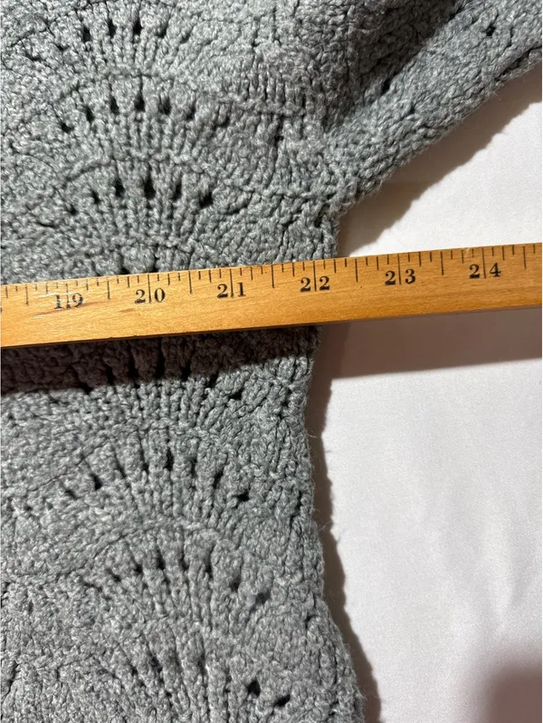 American Eagle Gray Knit Sweater Medium M Made in Jordan - Image 4