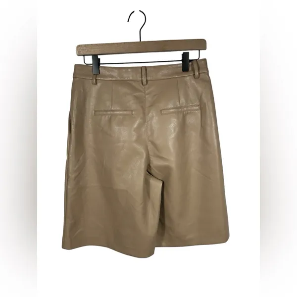 Aritzia Wilfred Vegan Leather Bermuda Shorts 4‎ Taupe Pleated High Rise NWT - Image 3