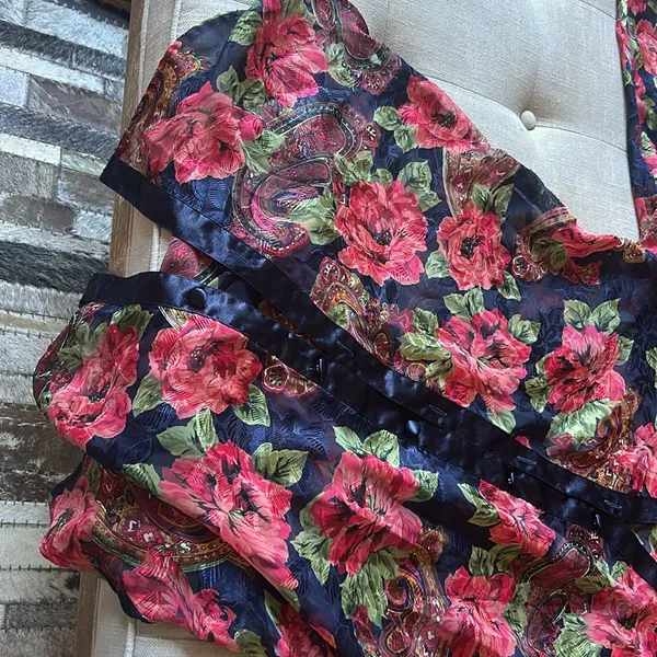 Victoria Secrets Gold Label Floral Button Down Robe Size M/L - Image 7