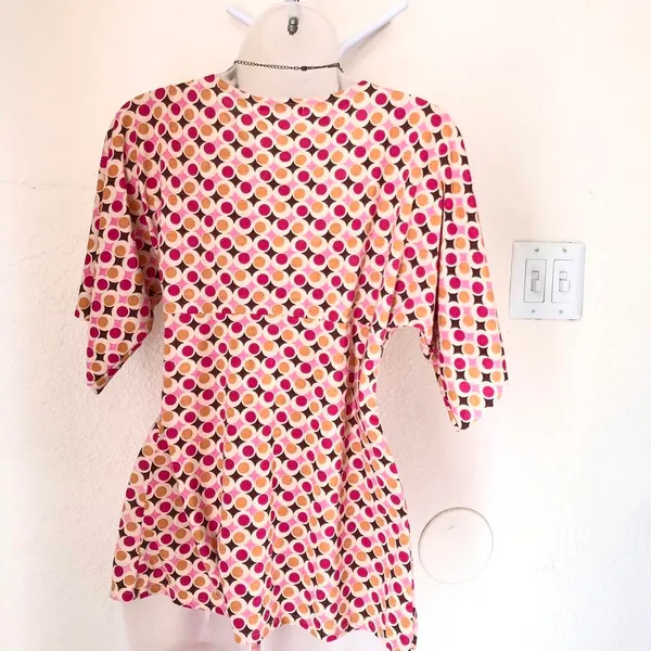 2000s Y2K Soprano Pink brown multicolor polka dot wrap v-neck belted waist top blouse short sleeve colorful - Image 2
