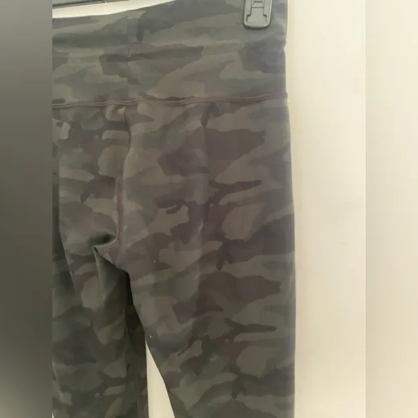 Vuori Dark green Camouflage Leggings size S - Image 10