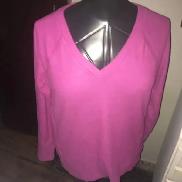 Wildfox Haley oversized S v-neck pink long sleeve top - Image 2