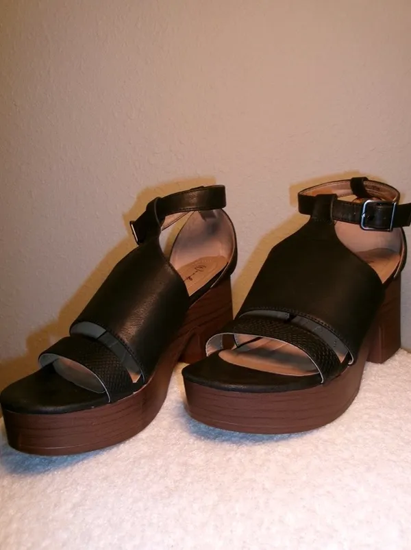 Wonderly Black Platform Ankle-Strap Sandals - Image 6