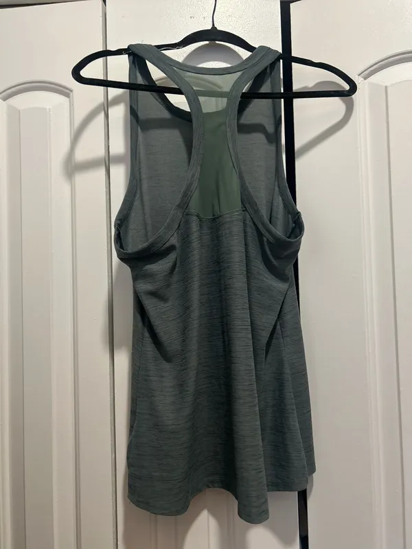 Old Navy Active Breathe On Tank Top - Image 2