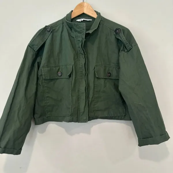 Zara military green Utility cropped jacket women size Medium - Image 3