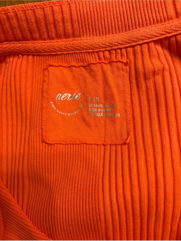 $45 NWOT Aerie Women’s Coral Orange Ribbed Road Trip Henley, Size Medium - Image 7