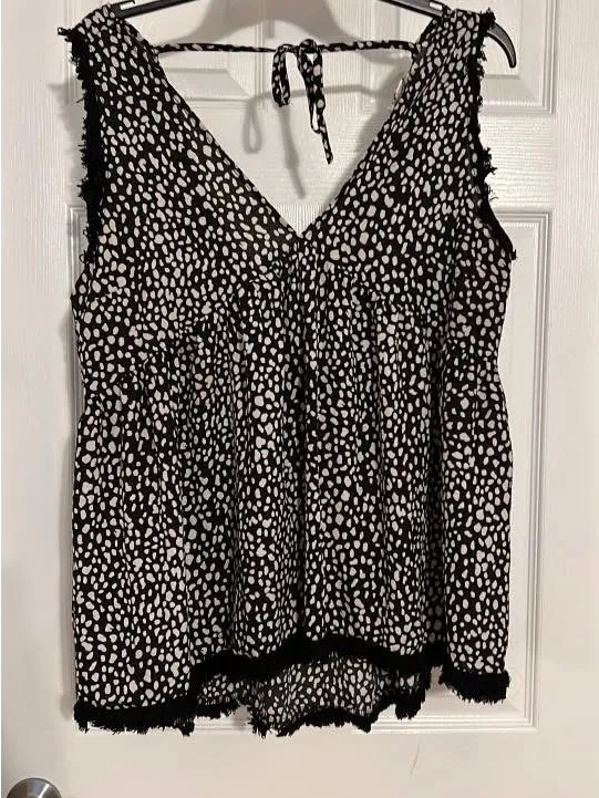 Umgee Black and White Printed Sleeveless V-Neck Top - Image 2