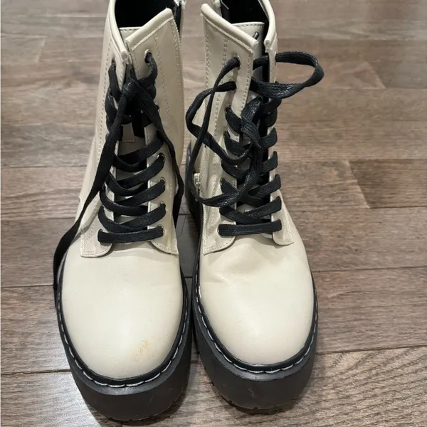 Platform boots Size 8 - Image 4