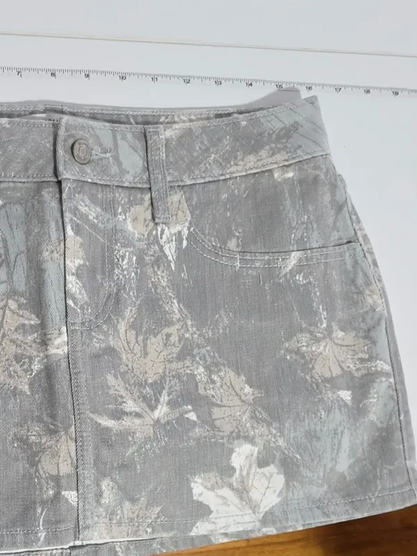 Hollister Curvy Low-Rise Camo Denim Mini Skirt - Olive Camo - Women's Size 4 - Image 6