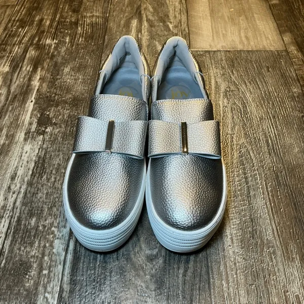 Joy Leather Silver Slip-On Women's Shoes Size 6.5 - Image 2