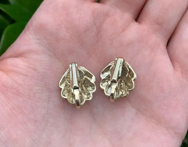 Vintage Gold Color Shell Shaped Clip-On Earrings - Image 4