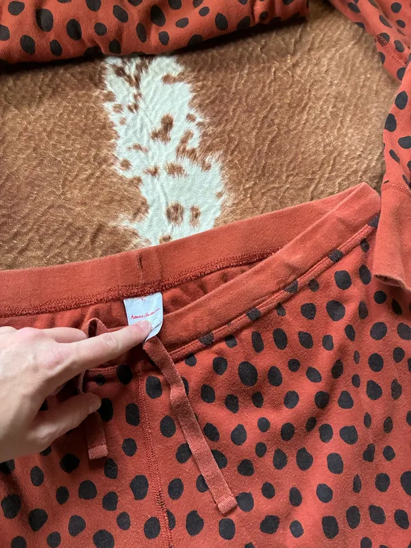 Hanna Andersson 2-piece pajama set in the Black Spots on Amber Wood print 100% organic cotton Size XL - Image 6
