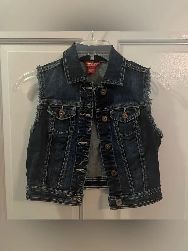 Arizona Jeans Women’s Dark-wash Frayed Denim Vest - Image 4