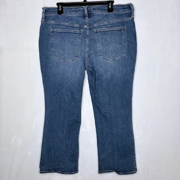 Madewell Kick Out Crop Jeans - Image 10