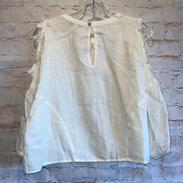 Anthropologie Eri + Ali Floral Applique cold shoulder blouse loose fit SP petite cream linen - Image 9