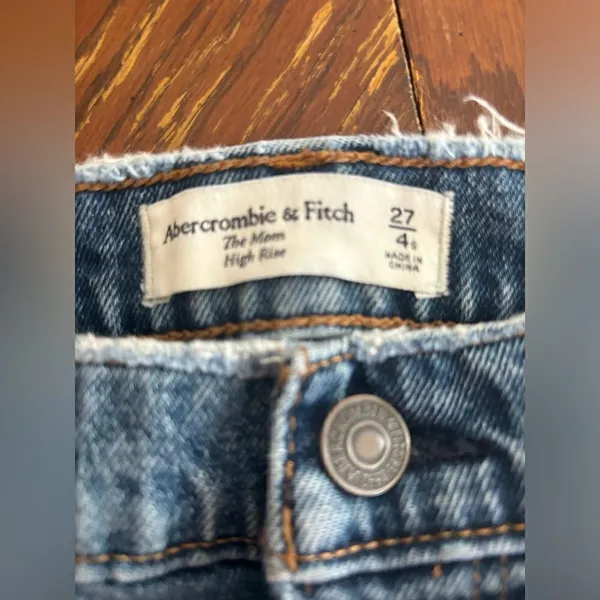 Abercrombie Fitch The Mom High Rise Jeans Size 4S Short Distressed - Image 5