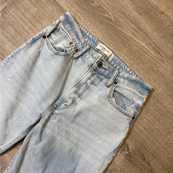 •Abercrombie & Fitch• The Skinny High Rise Jeans - Image 4