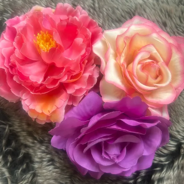 Set of Pink Fabric Clip On Roses‎ - Image 5