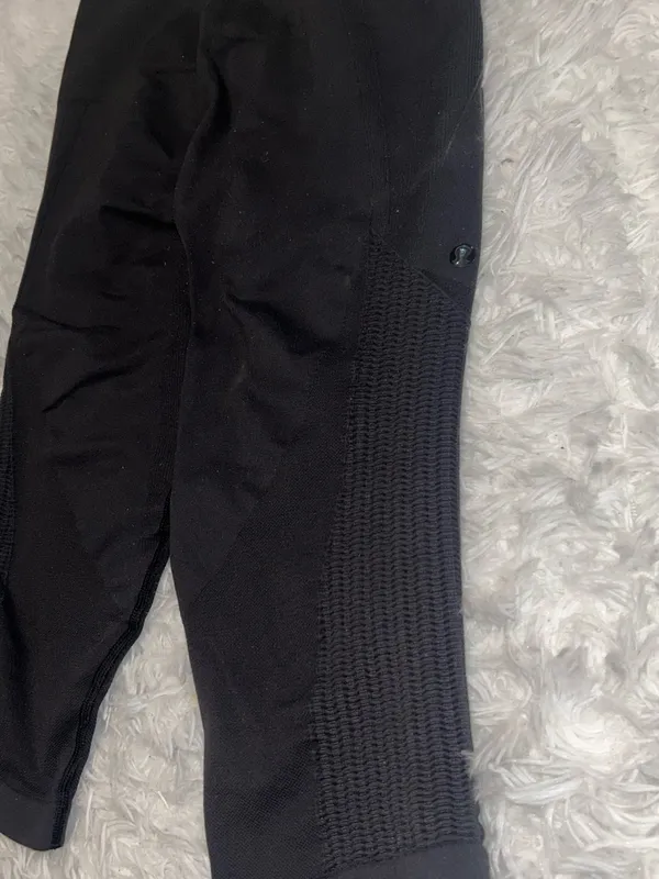 Lululemon In the Flow black seamless cropped leggings woman’s 10 compression - Image 2