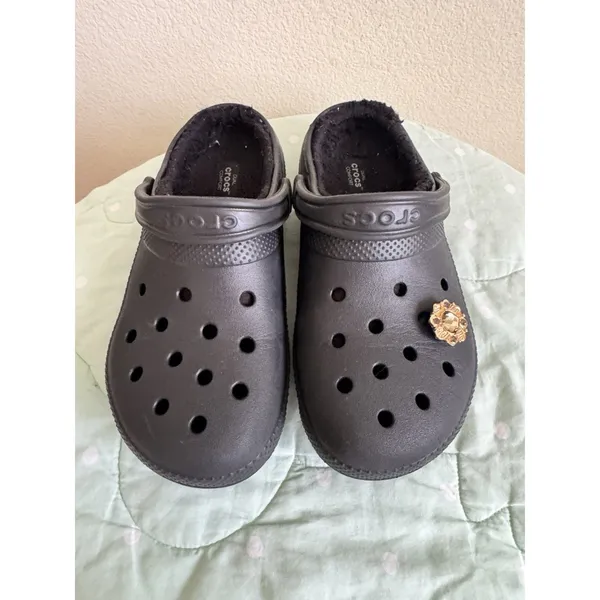 Crocs Black Faux Fur Fuzz-Lined Slip On Clog Round Toe Womens size 8 - Image 3