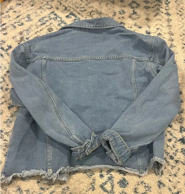 Amazon Medium wash denim jean jacket - Image 3