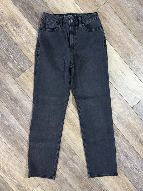 Hollister Ultra High-Rise 90s Straight Jeans In Washed Black - Image 4