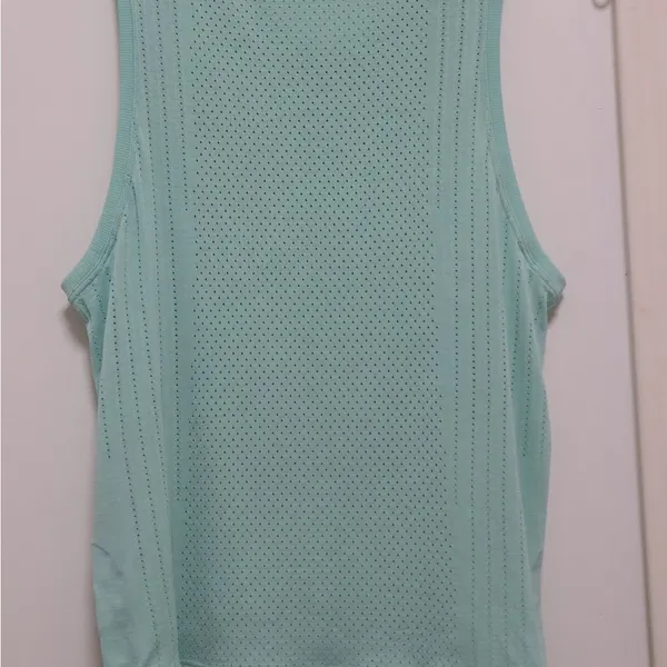 Lululemon train to be tank - Image 3