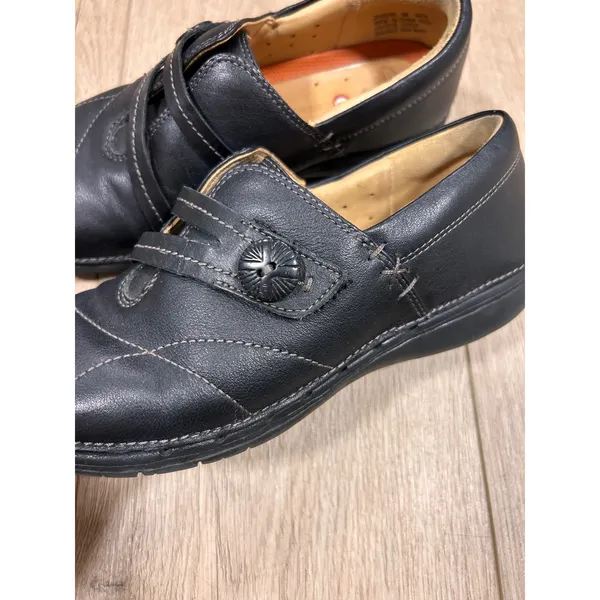 Clarks‎ Artisan Unstructured Black Leather Loafers Button Detail Womens 6M - Image 4