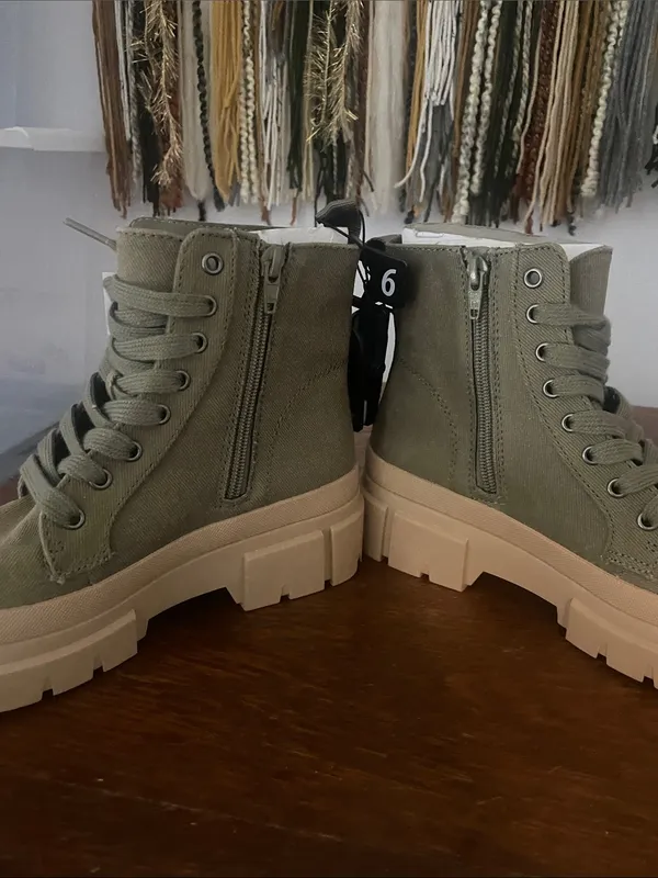 No Boundaries Olive Green -tannish Lace-Up Platform Boots with Tan Sole new size 6 - Image 3