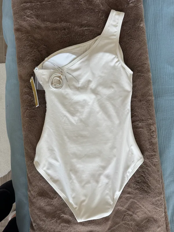 White Embellished One-shoulder Underwire One-piece Swimsuit Size 8 - Image 6