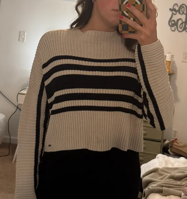 Hollister Women’s Tan/brown Sweater - Image 2