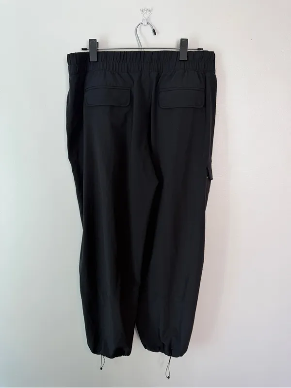 Athleta Boundless Cargo Jogger Pants Black Medium Ripstop - Image 4