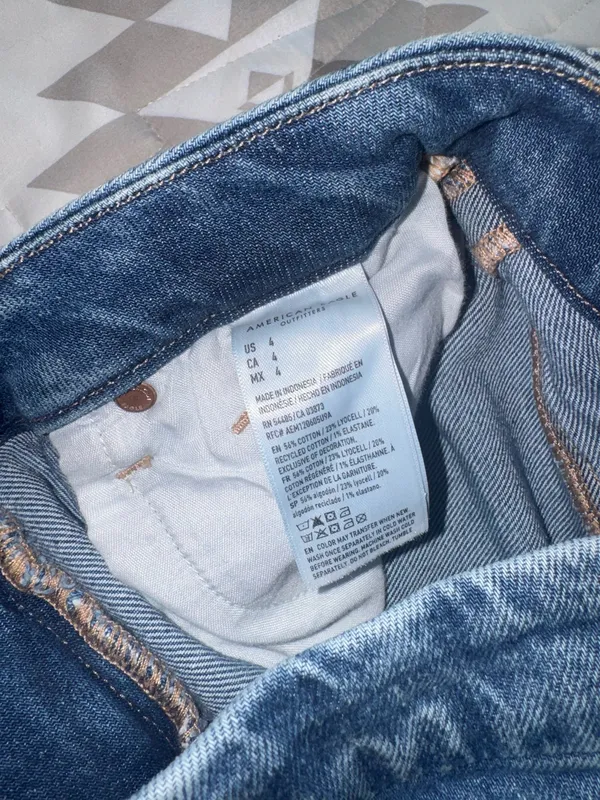American Eagle Curvy Mom Shorts - Image 4