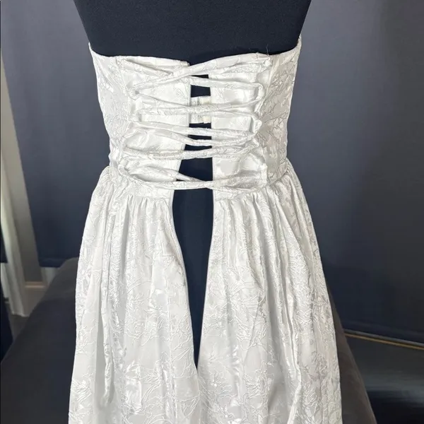 Women’s White Floral Strapless Prom Formal Dress Zip & Corset Back Size 2/4 NWOT - Image 8