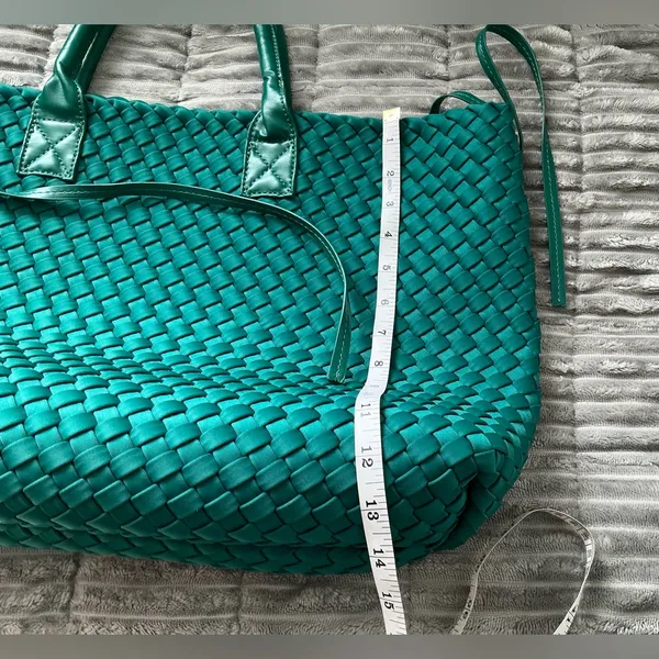Beautiful spacious tote💚💚💚 Green - Image 11