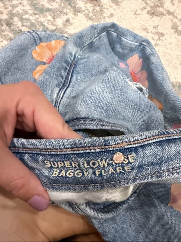 American Eagle Super Low-Rise Baggy Flare Floral Jeans Size 16 - Image 5