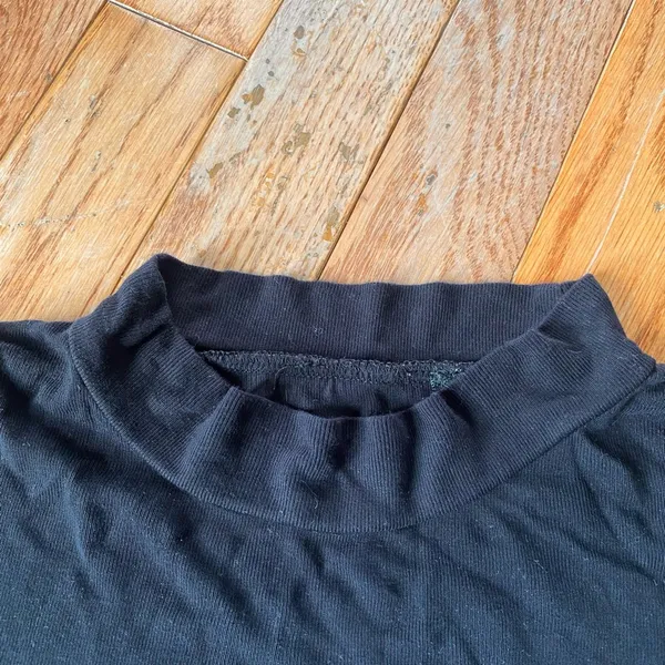 black mock neck long sleeve top Size M - Image 6