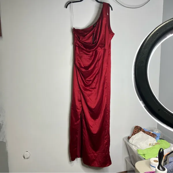 Lulus red satin one shoulder‎ dress side slit women's new with tags - Image 2