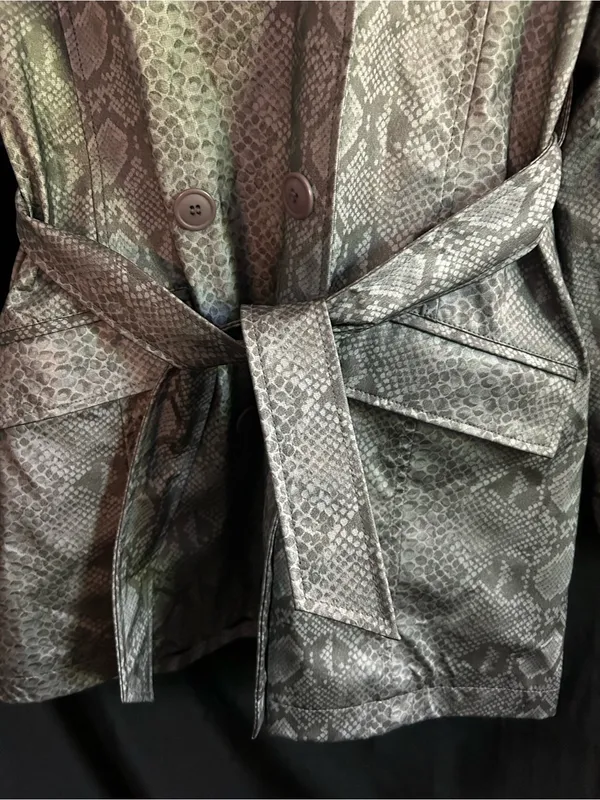 Colebrook & CO. Women’s Metallic Gray Snake-Print Lightweight Trench Coat MD - Image 8