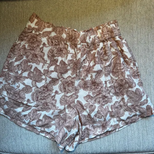 Abercrombie & Fitch Floral High Waist Shorts - Tan - Image 2