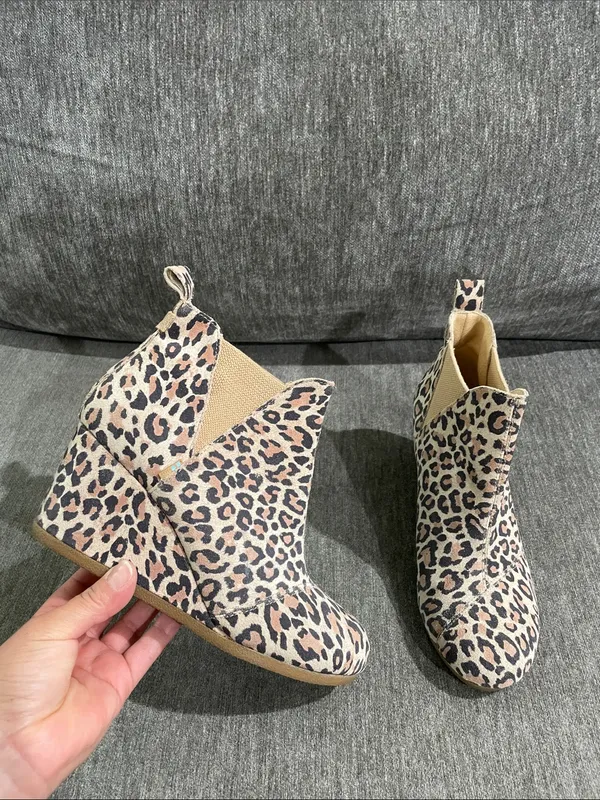 TOMS Kelsey Leopard Print Suede Wedge Ankle Booties Size 7.5 - Image 5